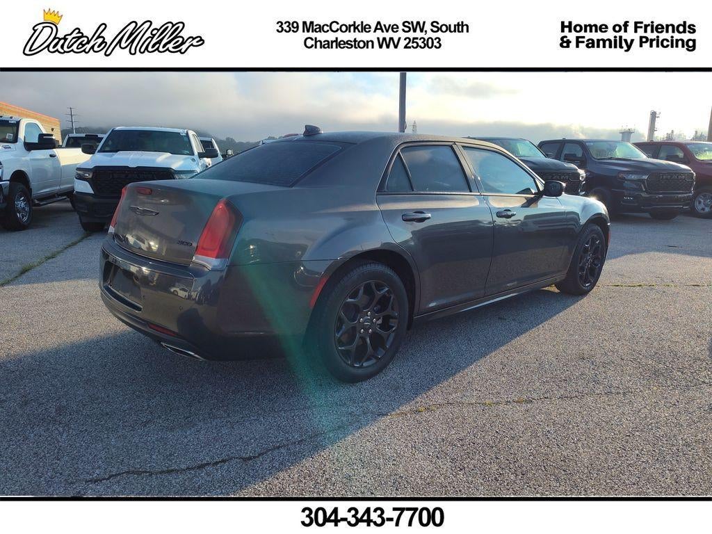 2022 Chrysler 300 Touring L