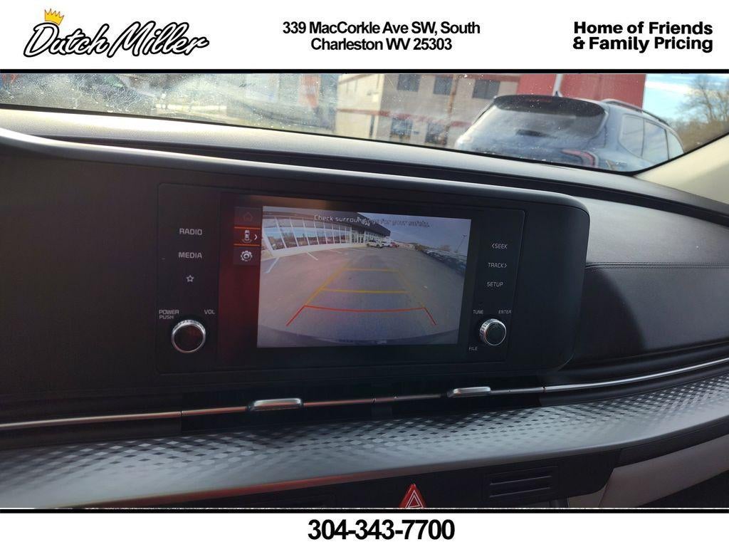 2023 Kia Carnival LX