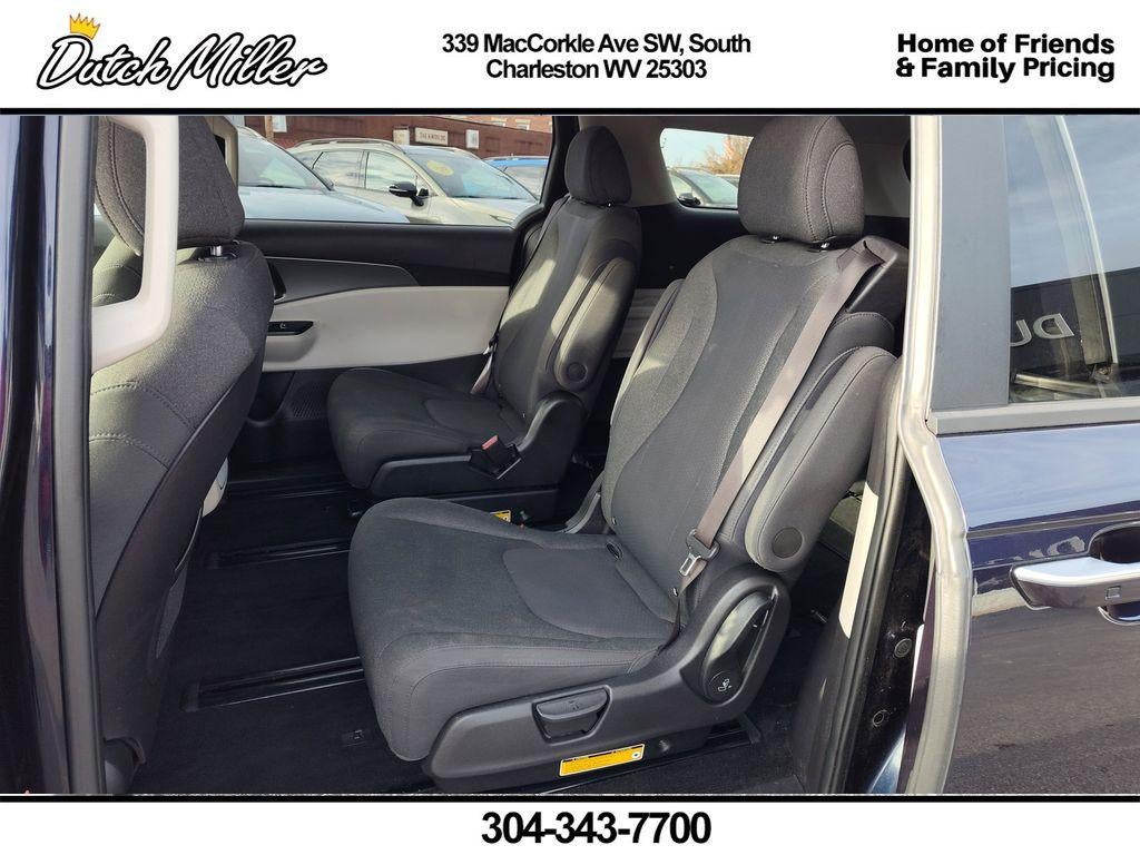 2023 Kia Carnival LX