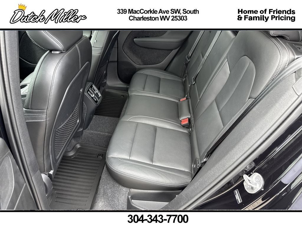 2025 Volvo XC40 Core Bright Theme