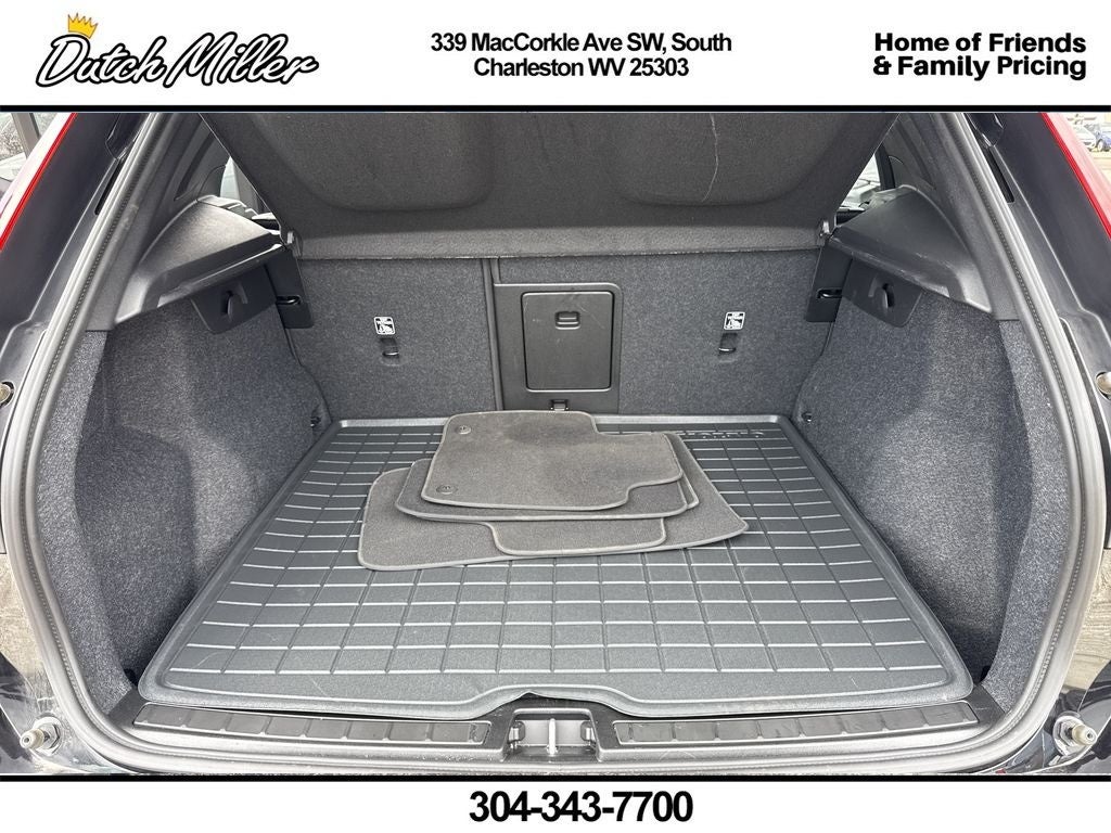 2025 Volvo XC40 Core Bright Theme