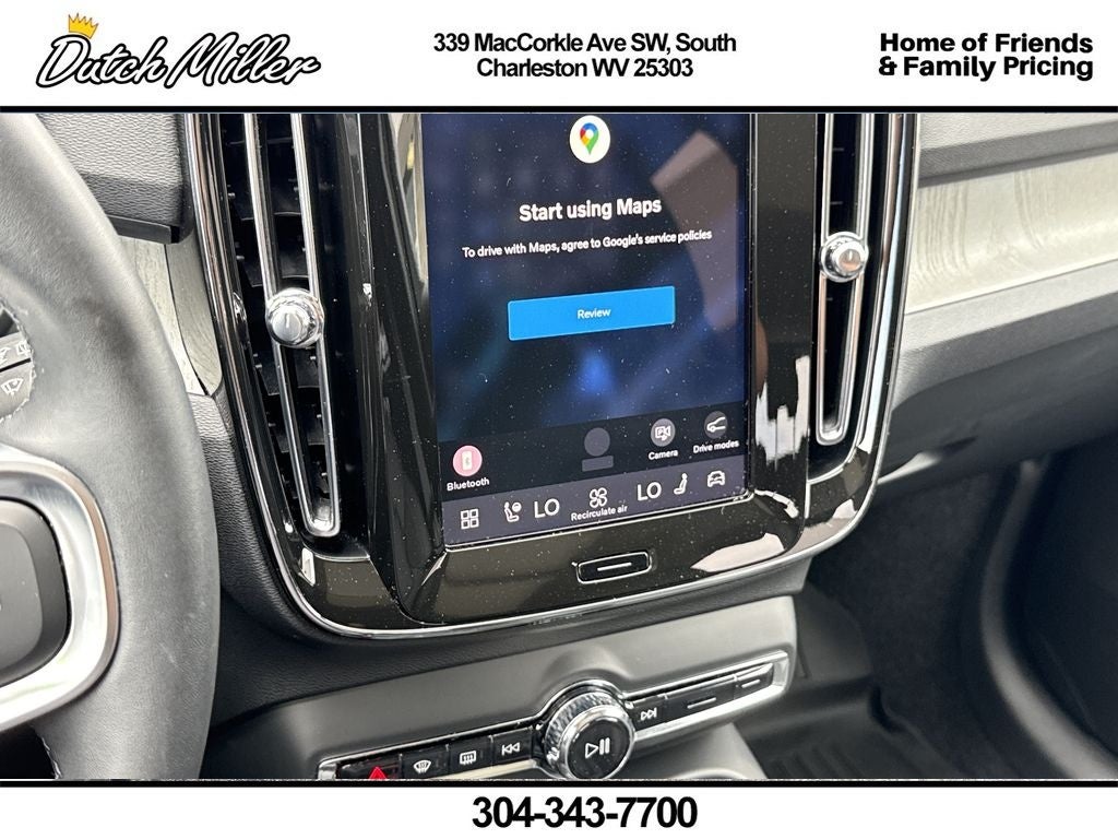 2025 Volvo XC40 Core Bright Theme