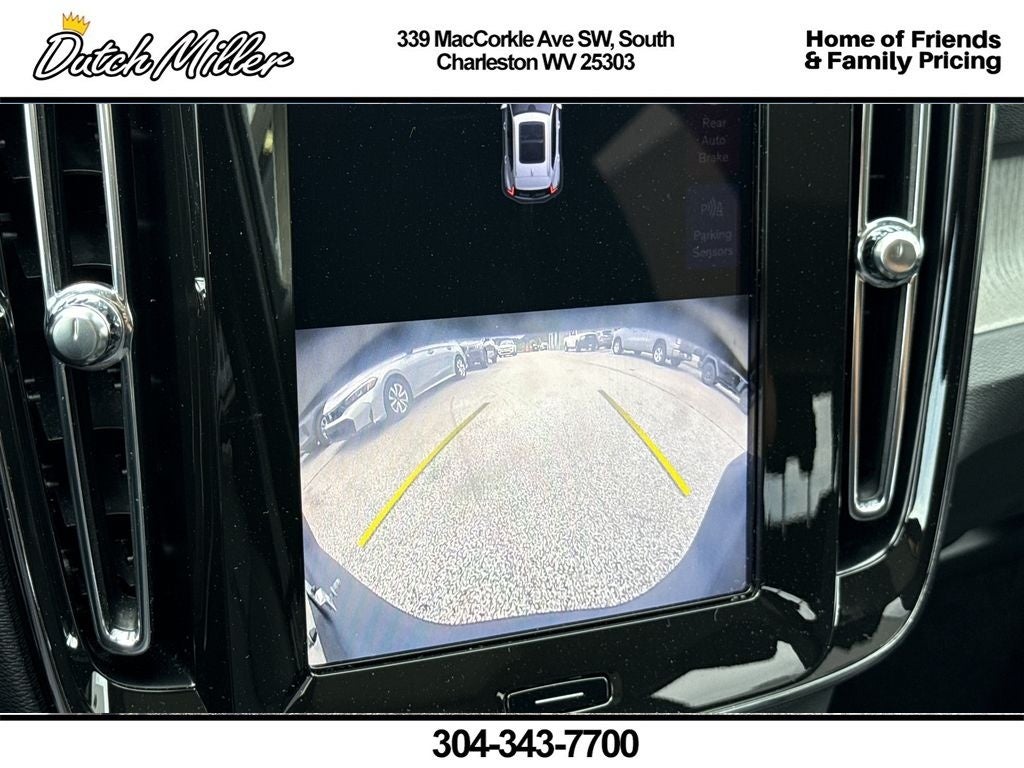 2025 Volvo XC40 Core Bright Theme