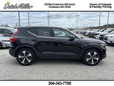 2025 Volvo XC40 Core Bright Theme
