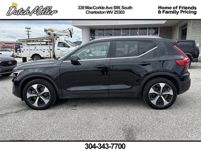 2025 Volvo XC40 Core Bright Theme