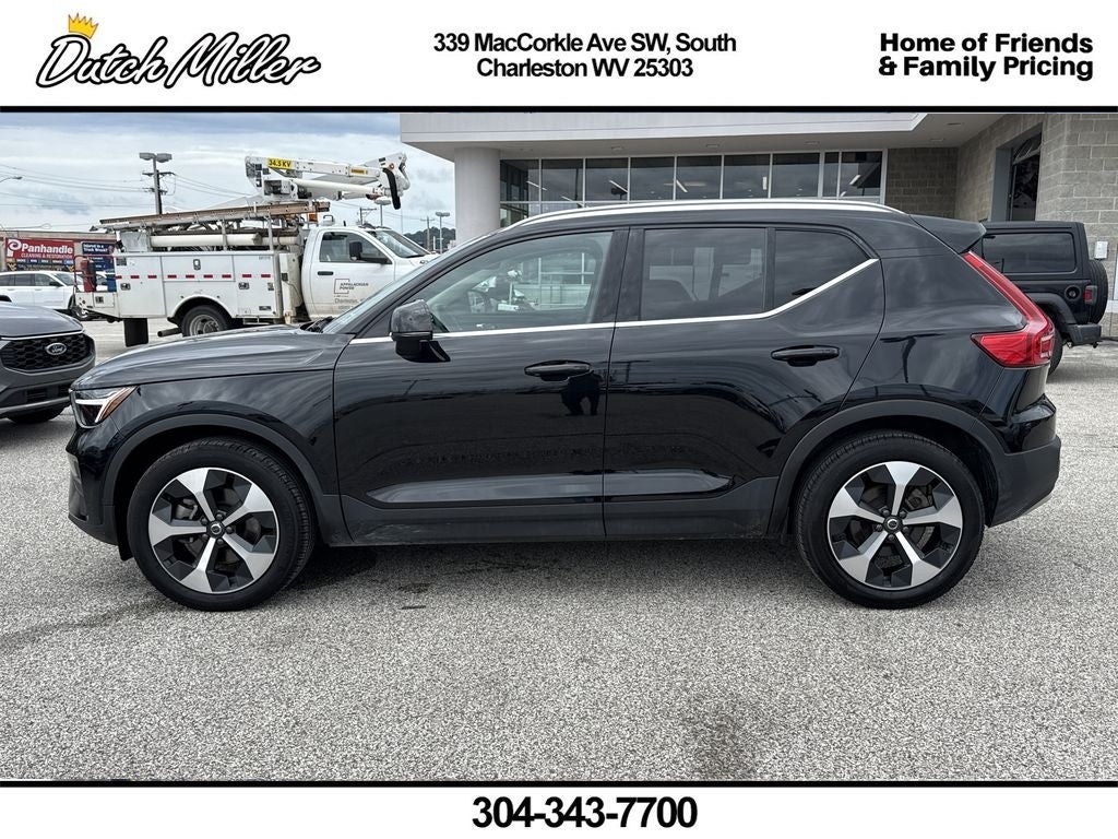 2025 Volvo XC40 Core Bright Theme