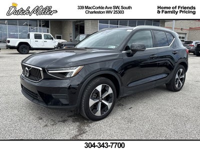 2025 Volvo XC40 Core Bright Theme
