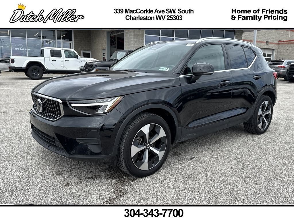 2025 Volvo XC40 Core Bright Theme