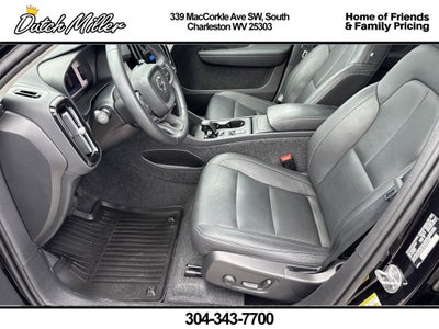2025 Volvo XC40 Core Bright Theme